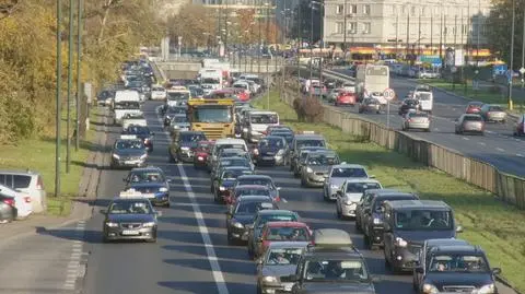 Najpierw cztery rozbite samochody, potem kolejna kolizja