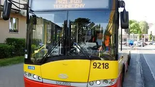 Potrącenie rowerzysty przez autobus