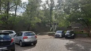 Dziś to zwykłe schody zwieńczone parkingiem