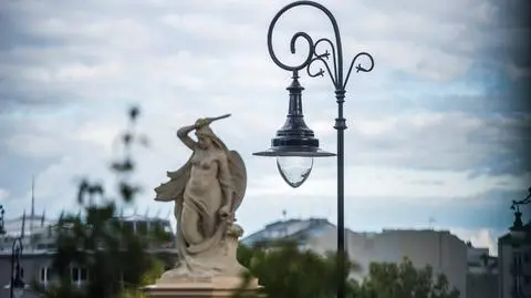 Latarnie w zabytkowym stylu zamiast betonowych słupów