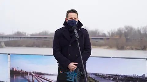 Rafał Trzaskowski na czwartkowej konferencji w sprawie mostu pieszo-rowerowego