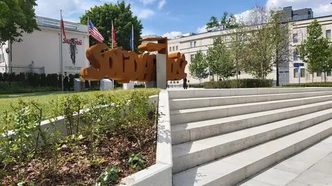 Mur berliński i słynny logotyp. Nowy pomnik odsłonią w rocznicę wyborów czerwcowych