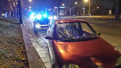 Rowerzysta potrącony na przejściu dla pieszych. "Został zabrany do szpitala"