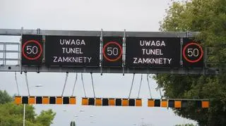 Znaki informują o utrudnieniach