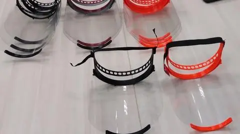 Przyłbice wydrukowane przez studentów UW