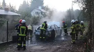 Pożar auta elektrycznego w miejscowości Poddębie