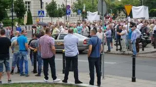 Przemarsz manifestujących taksówkarzy