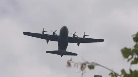 Powietrzna próba przed defiladą. Śmigłowce i odrzutowce nad Warszawą