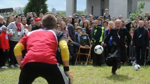Gol kardynała Nycza na inaugurację Wielkiej Bramki