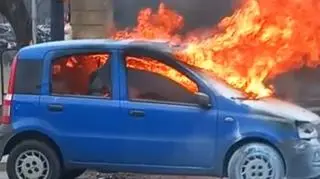 Pożar samochodu przy ulicy Grochowskiej