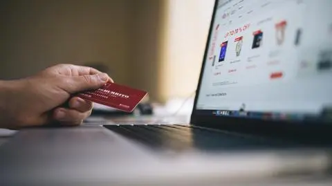 XXI wiek dotarł do urzędów. Za "czynności" zapłacisz online