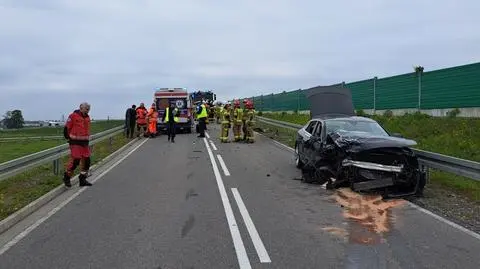 Czołowe zderzenie. Nie żyje 26-letnia pasażerka jednego z aut