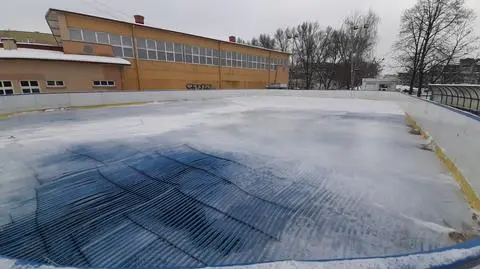 Ślizgawka miała ruszyć w sobotę, ale zaczęła się roztapiać. Urzędnicy: zepsuła się część systemu chłodzącego