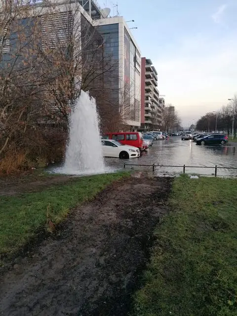 Zalany parking przy Sikorskiego 9