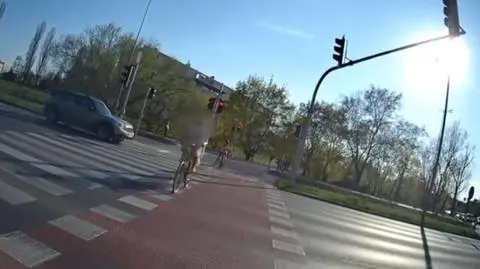 Przejazd rowerem na czerwonym świetle