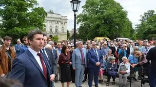 Odsłonięcie tablicy upamiętniającej Ofiary getta ławkowego