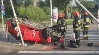 Samochód na przejściu dla pieszych