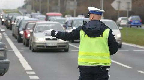 Warszawiacy odwiedzali cmentarze. "Korki na Pułkowej i Wóycickiego"