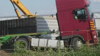 Ciężarówka na boku w Radzyminie 