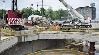 Czyszczenie zatopionej stacji Centrum Nauki Kopernik