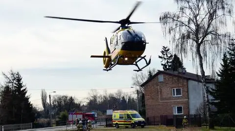 Potrącenie dziecka w Brwinowie. Straż pożarna: stan dziewczynki jest poważny