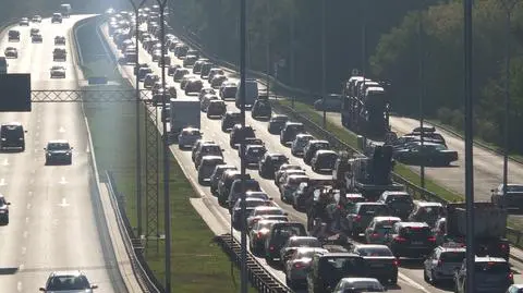 Wisłostrada stanęła w korku. Zwężenie i kolizja