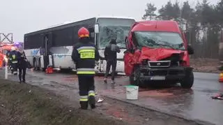 Wypadek autokaru i busa