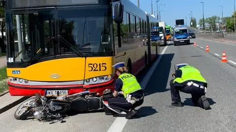 Motorowerzysta ranny po zderzeniu z autobusem