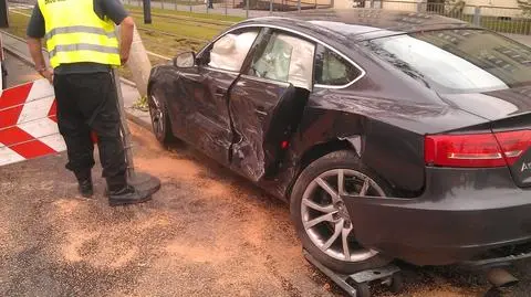Zderzenie audi i fiata. Auto na torowisku