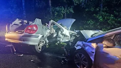Tragedia pod Wyszkowem. Nie żyje pasażerka, kierująca i troje dzieci w szpitalu
