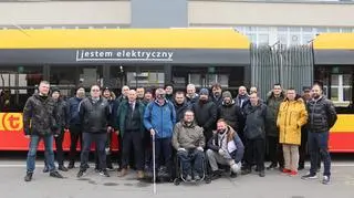 Kierowcy autobusów uczą się pomagać pasażerom z niepełnosprawnościami