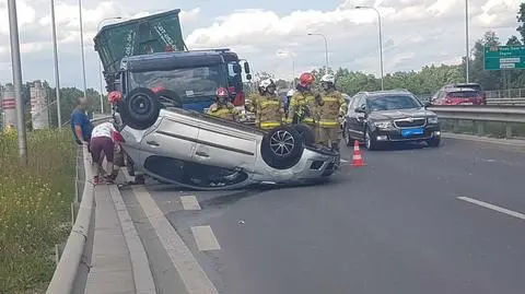 Dachował po zderzeniu z ciężarówką