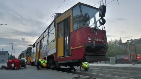 Tramwaj wykoleił się na Prostej