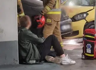 Zderzenie dwóch aut na parkingu centrum handlowego 