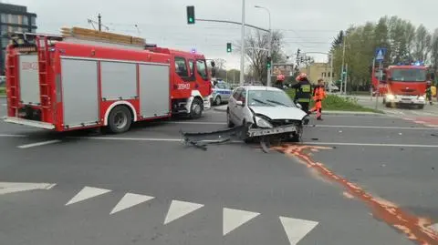 Zderzenie dwóch aut. Wołoska zamknięta