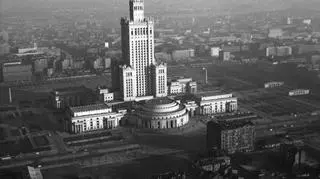 Widok gmachu od strony ul. J. Marchlewskiego. Widoczne ul. E. Plater i ul. Marszałkowska, 1959-63.