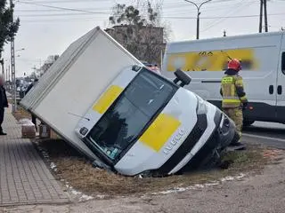 Samochód wylądował w rowie