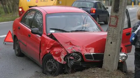 Wypadek na Patriotów: subaru skręcało, a lanos je wyprzedzał