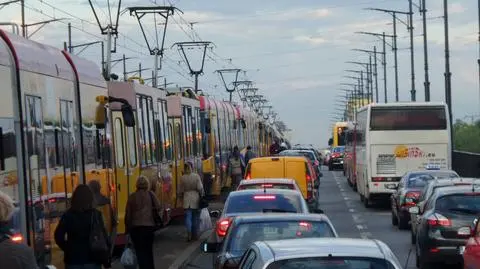 Próbował zawrócić na torach, zderzył się z tramwajem 