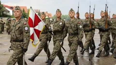 Szyk, odległość, prędkość, salutowanie. Ostatnie próby przed wielką defiladą