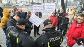 Kontrmanifestacja zwolenników mostu