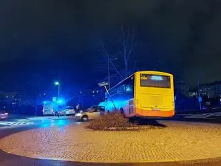 Wypadek z udziałem autobusu linii 211