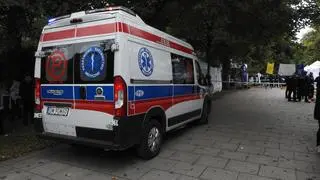 Interwencja policji w białym miasteczku