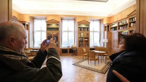 Prezydent zaprosił do pałacu. Przyszły tłumy