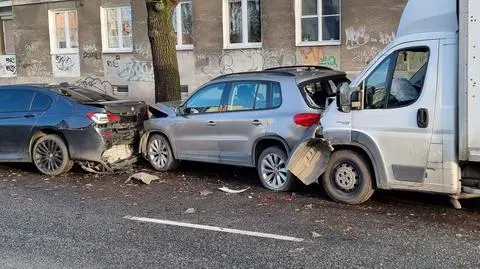 Dziewięć aut rozbitych po kolizji