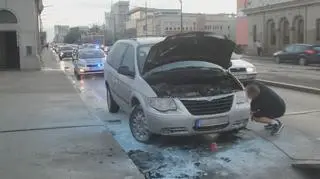 Pożar samochodu na moście Poniatowskiego