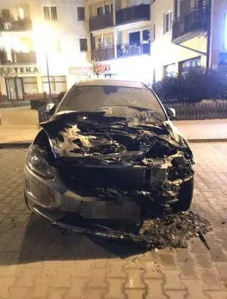 Czytelniczka przekazała, że na pobliskim parkingu od dawna dochodzi do podpaleń aut