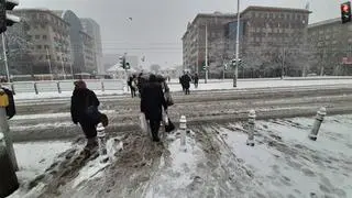 Intensywne opady śniegu w sobotni poranek w stolicy