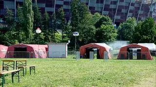 Tymczasowy punkt szczepień przed Stadionem Narodowym