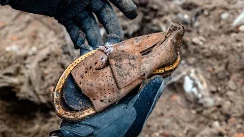 Bucik wykopany na terenie dawnego getta. "To symbol dzieci, którym ktoś nie pozwolił dorosnąć"